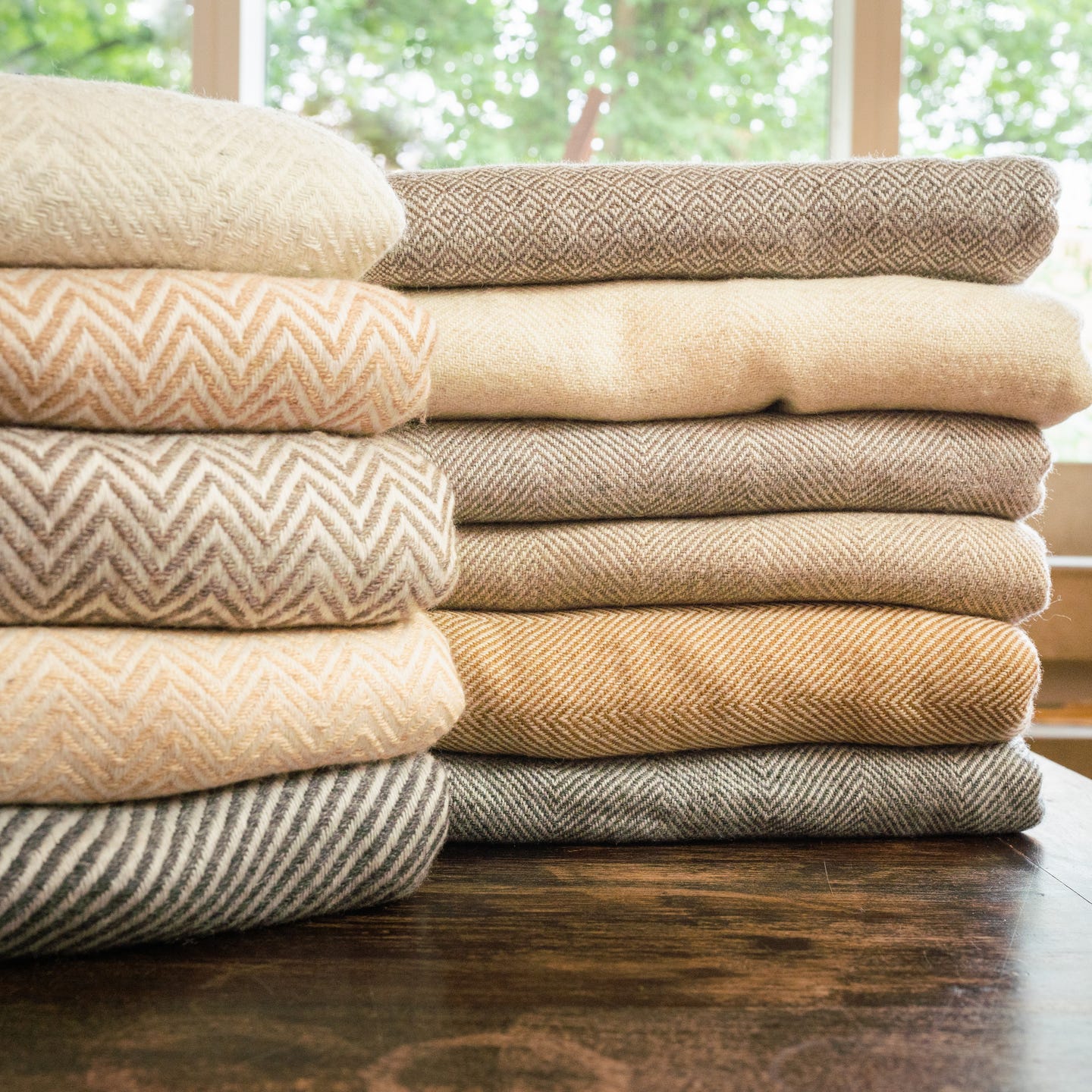 Kaschmirdecke grau mit Streifenmuster/ gestreift